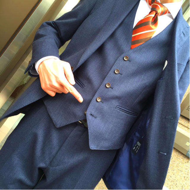 スーツにベストを着る時の3つのポイント｜ボタンのマナー知ってますか