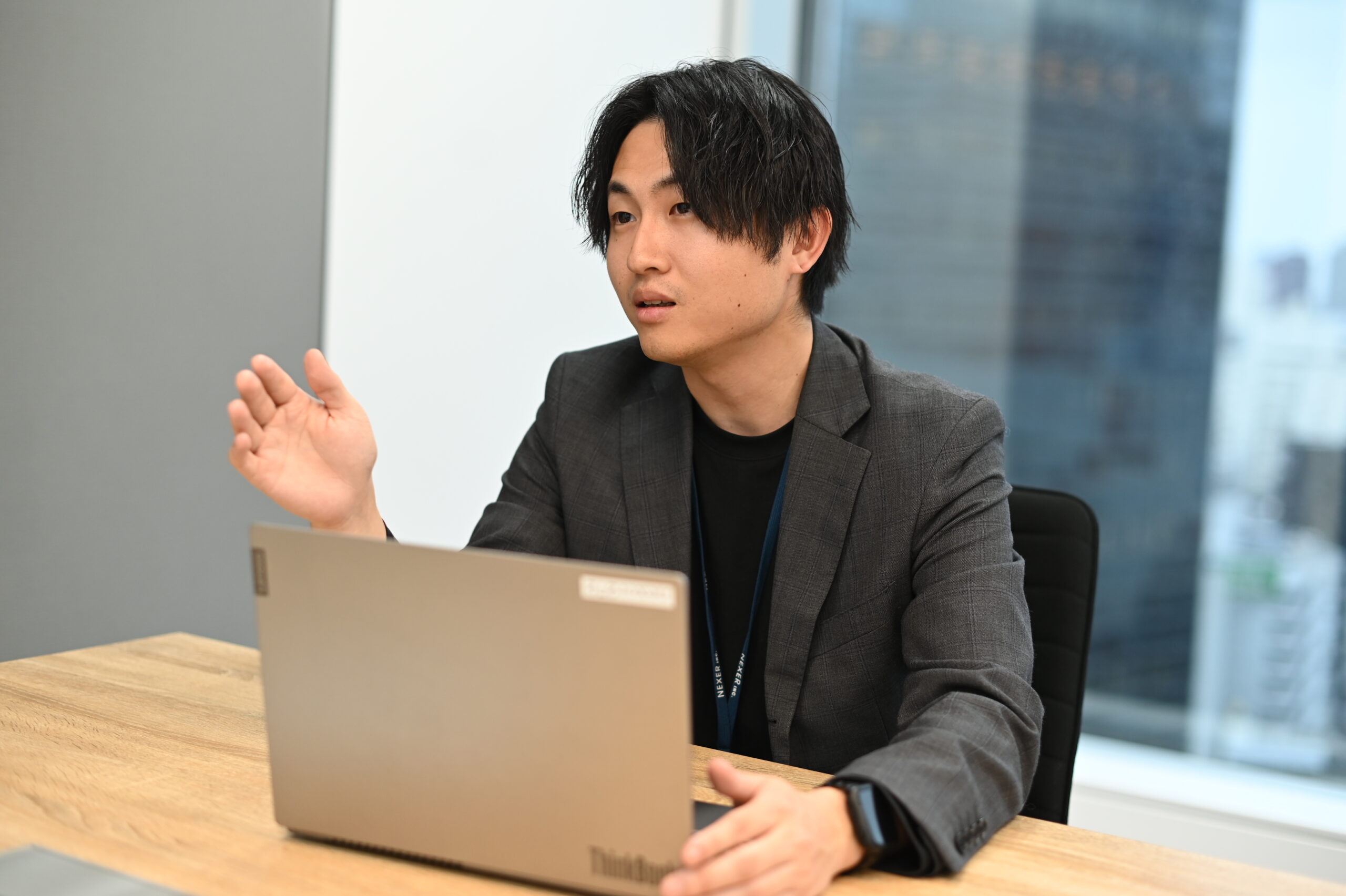 マーケティング事業部　井上