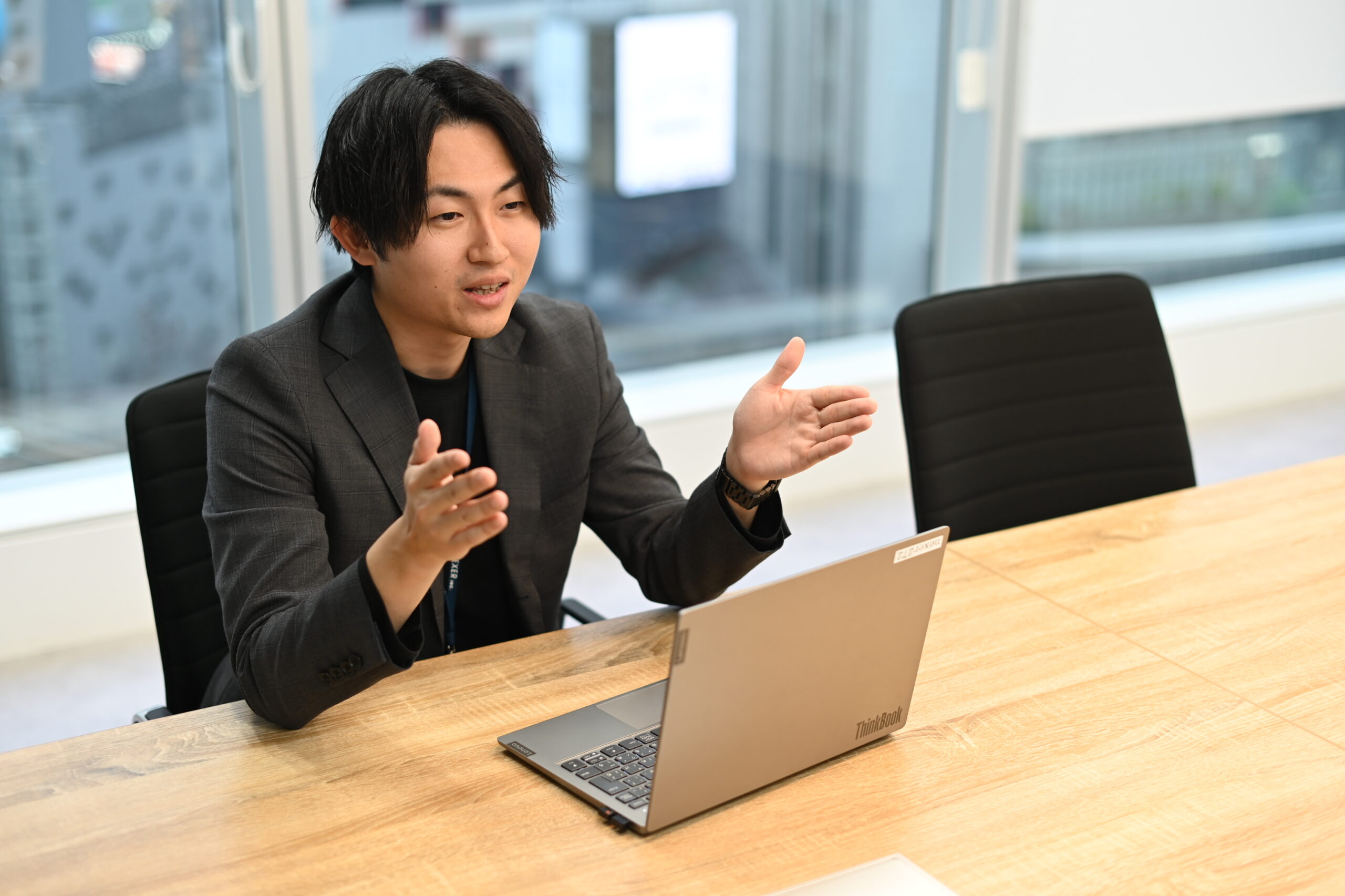 マーケティング事業部　井上