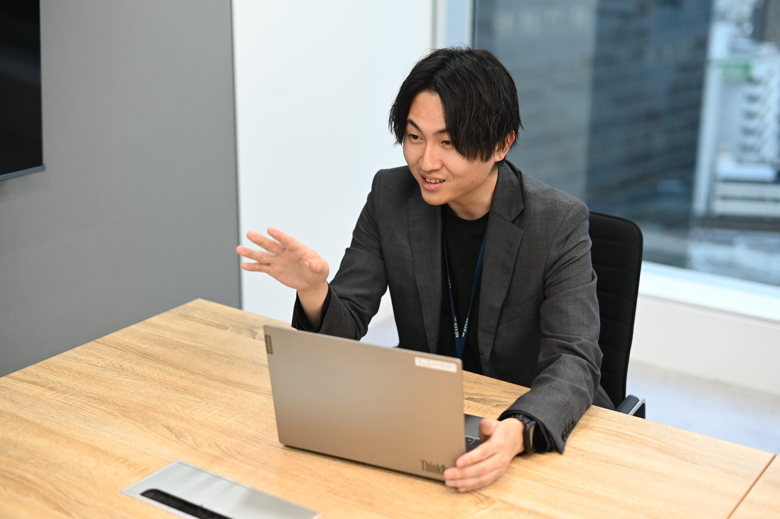 マーケティング事業部　井上